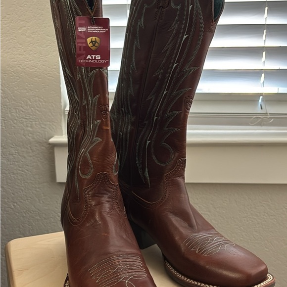 Ariat Leather Boots with ATS technology - Picture 3 of 7
